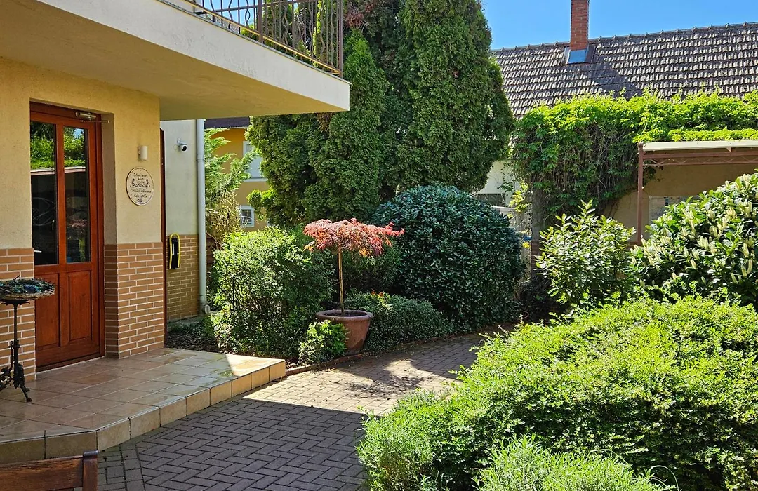 Hullám Villa B&B-1
